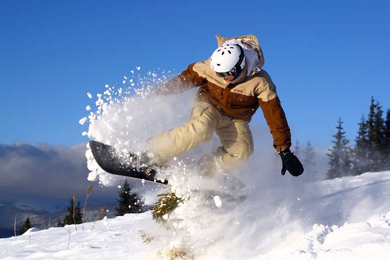 6 reguli pentru iubitorii snowboardului