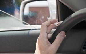 Sfaturi utile: Iata cum poate fi eliminat mirosul de tigara din masina